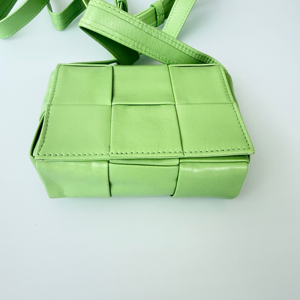 Bottega Veneta Cassette Wallet on Strap Green Maxi Intrecciato Leather 667048 - Picture 7 of 16